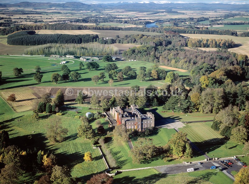 aerial pictures of Scottish monuments tourist attractions Royal castles of Scotland