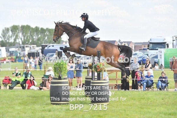 BPP_7215 - CLASS 3 Andrew Hamilton Coach, RHS Foxhunter Championship Qualifier