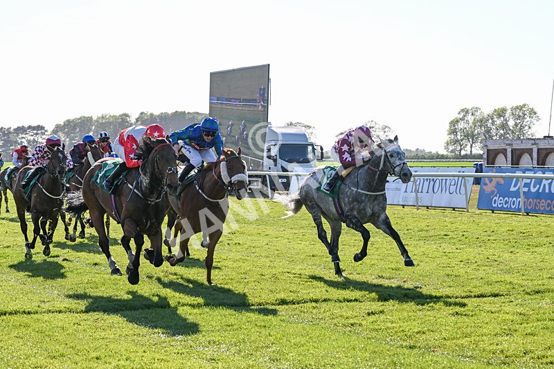 170525-Race 8-So Grateful-9010 - Race 8