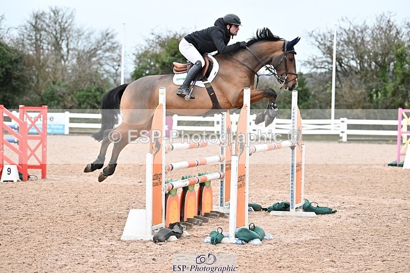 241206-142407-01094 - Cls 6 Foxhunter and 1.20m Open