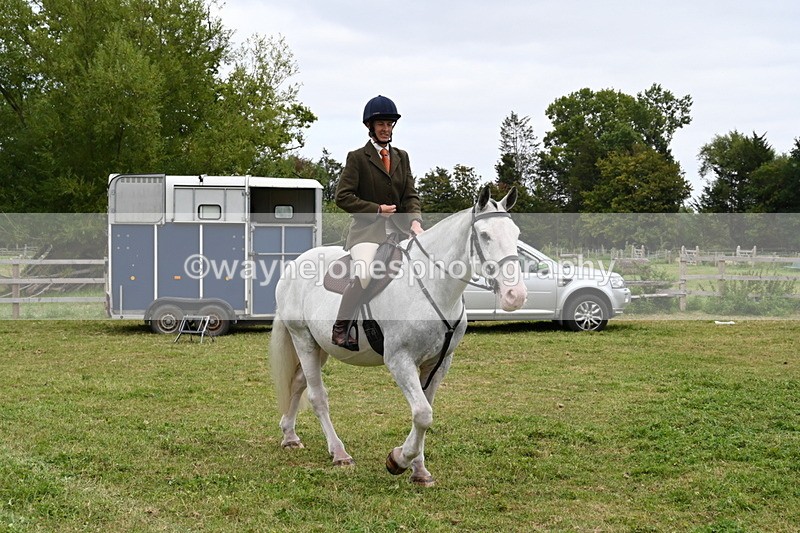 WJ6_2989 - Berks & Bucks - The Old farmhouse - Hound Exercise 20-08-25