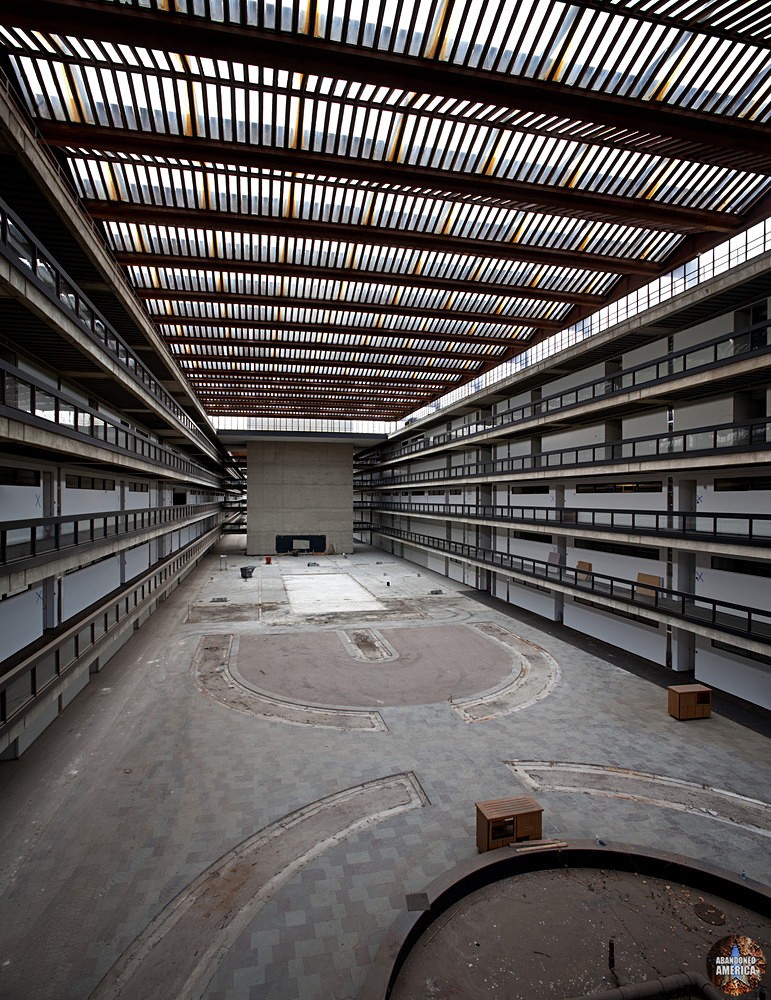 Bell Labs (Holmdel, NJ) | Empty Atrium - Bell Labs