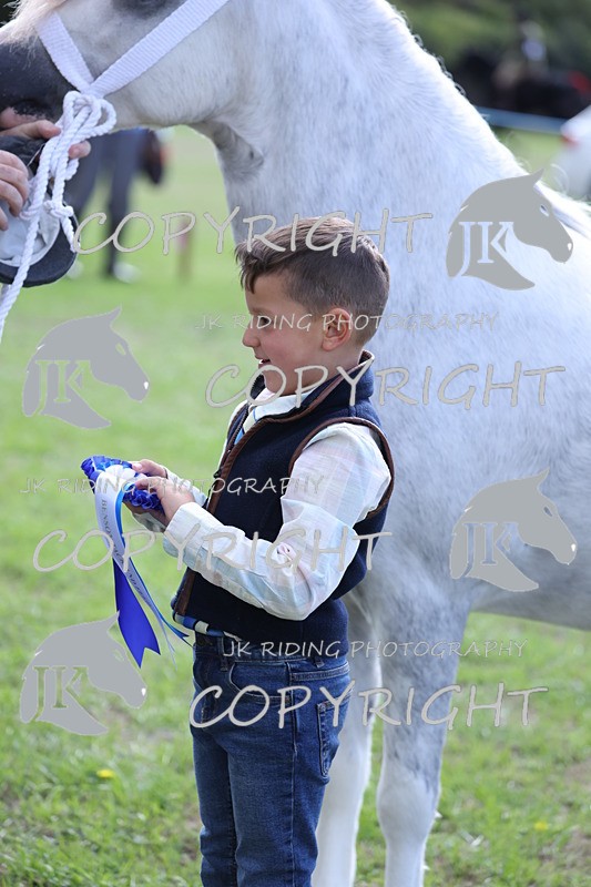 APP_2973 - Class 10a/b M&M in hand