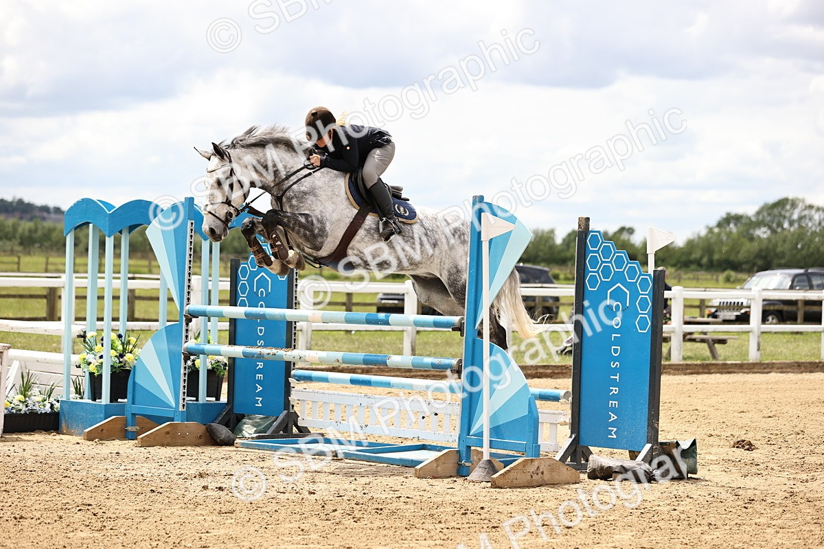 SBM_003036 - Class 11 - Senior Newcomers - 1.10m