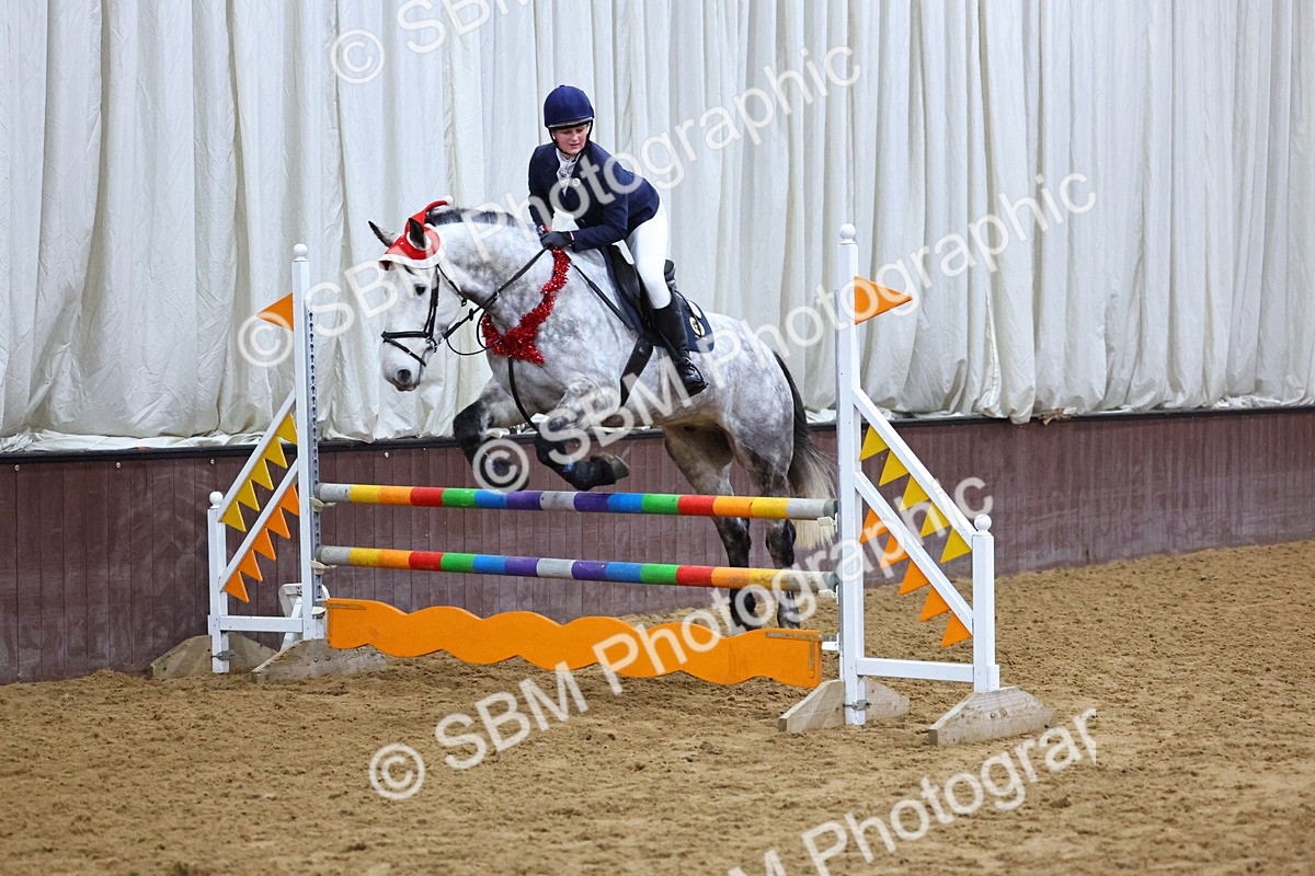 SBM_002805 - Class 6 - Holly & Ivy Stakes - 90cm