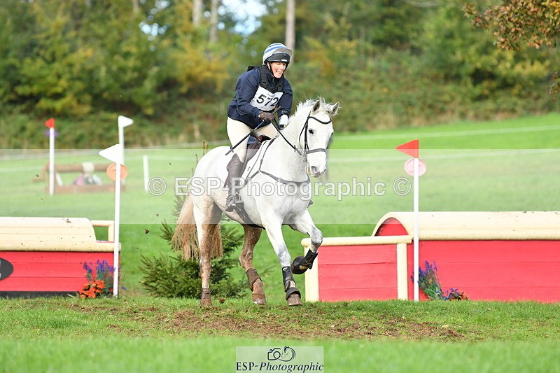 251025A-154302-21891 - G-572-Laura.Pitman With Trot Up