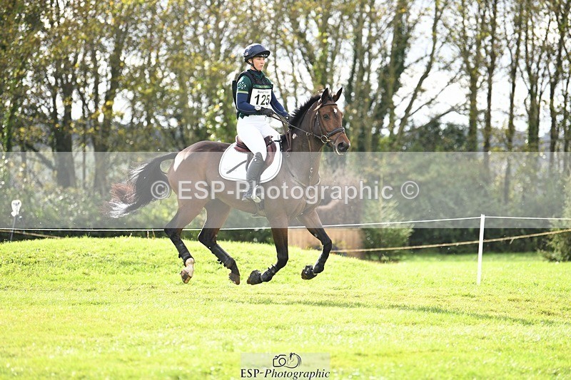 231020-141818-09704 - 125-KINDA.CORVETTE-Dani.Evans-XC