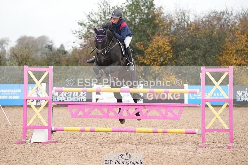 251107-132211-01134 - Cls 6 Foxhunter and 1.20m Open