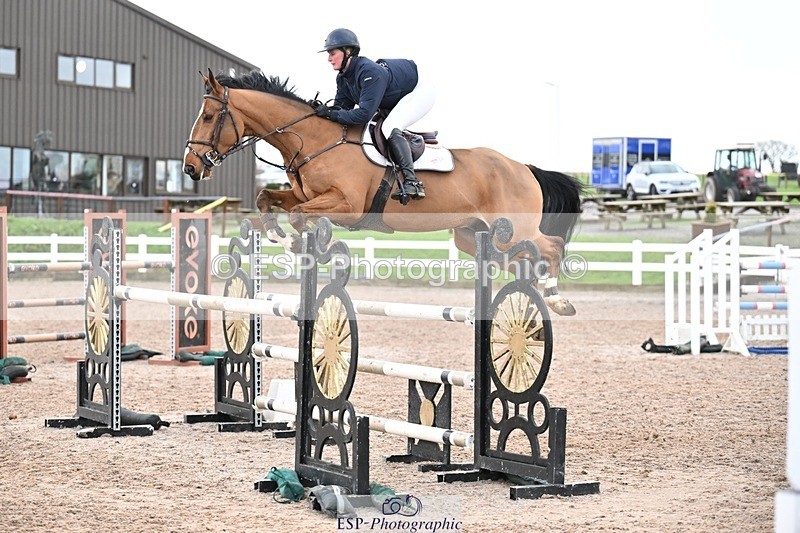 251206-132523-01093 - Cls 13 Snr Foxhunter and 1.20m