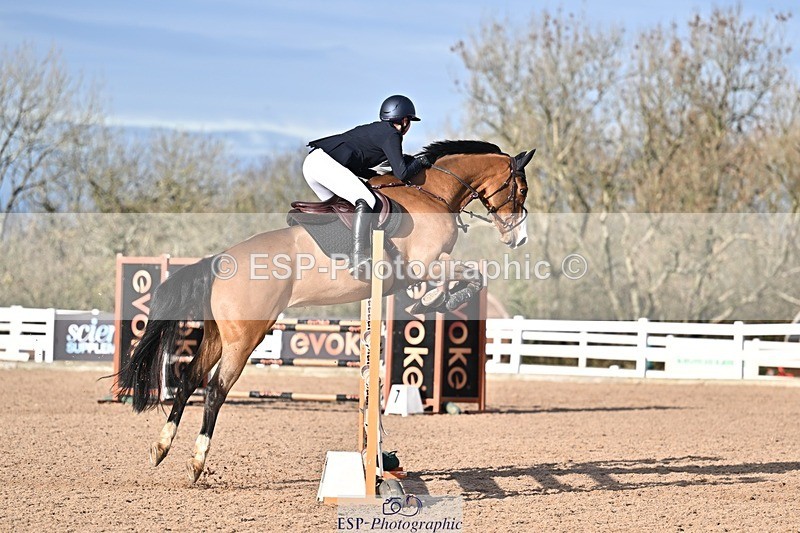 251126-124007-00496 - Cls 4 Newcomers and 1.10m