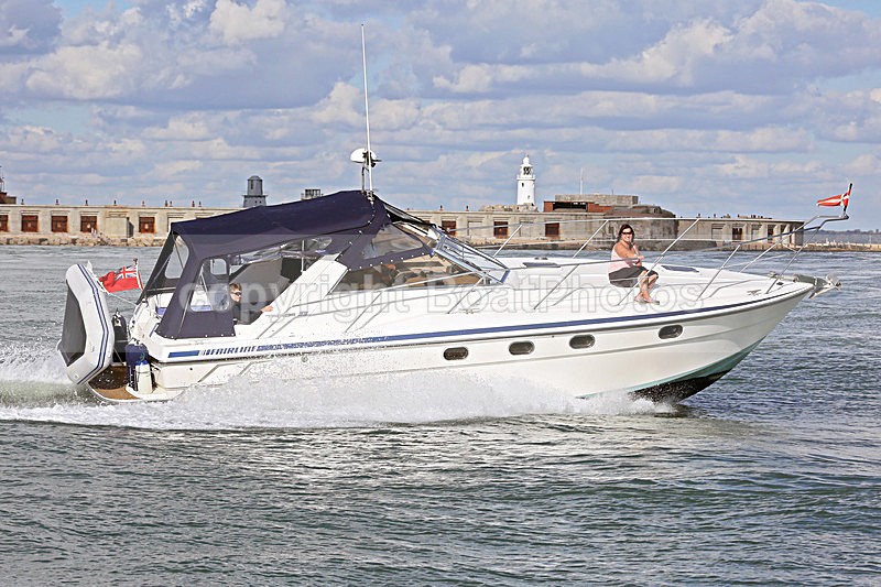 161002 UNNAMED FAIRLINE TARGA 33 Y92A3013 - Motorboats - Open