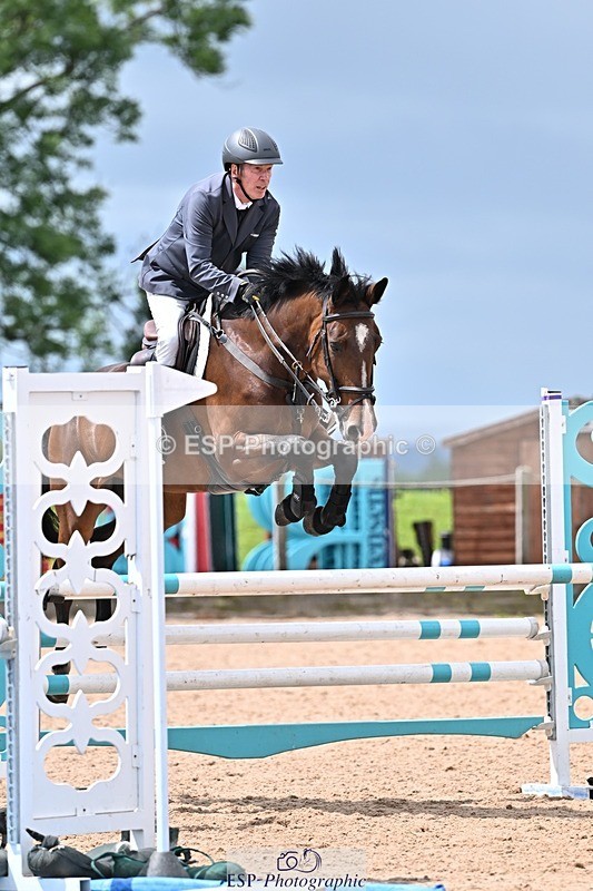 260610-120538-00355 - Cls 5 Snr Newcomers and 1.10m