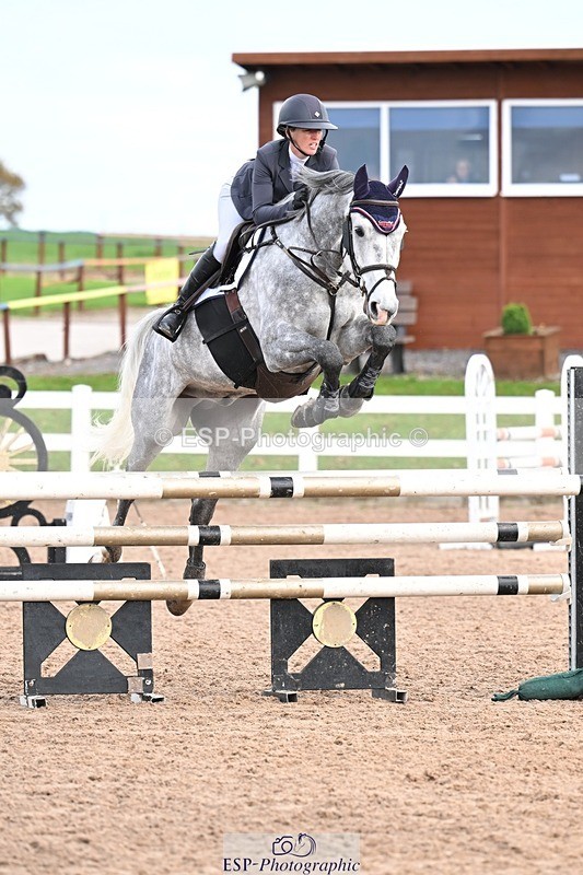 251022-131053-00497 - Cls 4 Snr Newcomers 1.10m