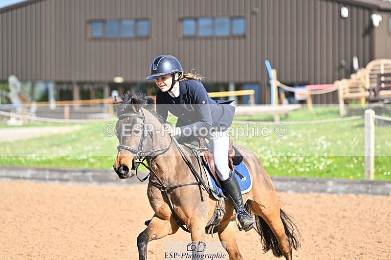 240504A-094856-00983 - Cls 1 Pony Intro 70cm