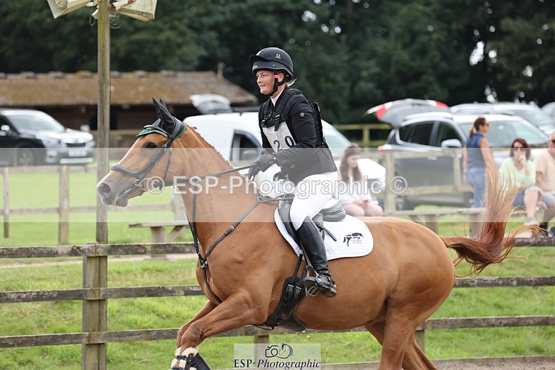 240804-152600-16482 - 620-Alana_Shapland-FOREVER_AUTUMN_DS