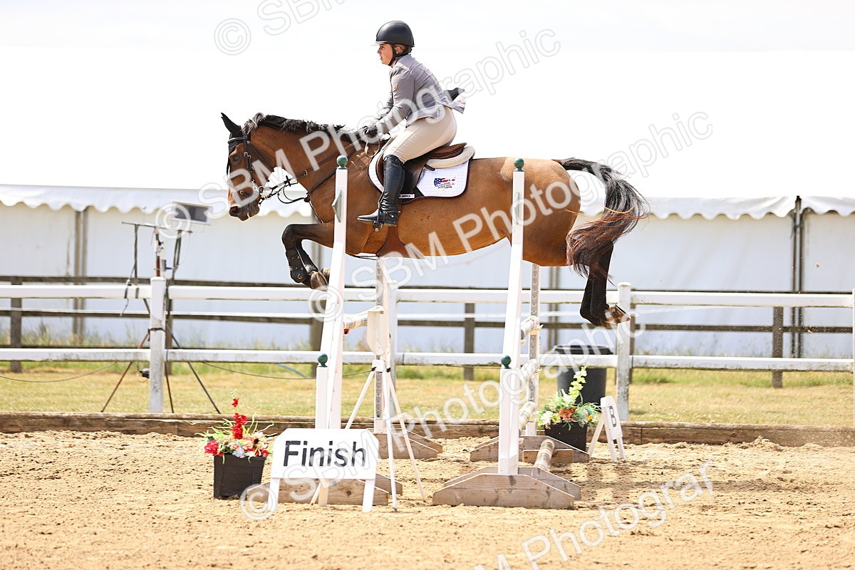 SBM_009916 - Class 8 - Senior Newcomers - 1.10  Open