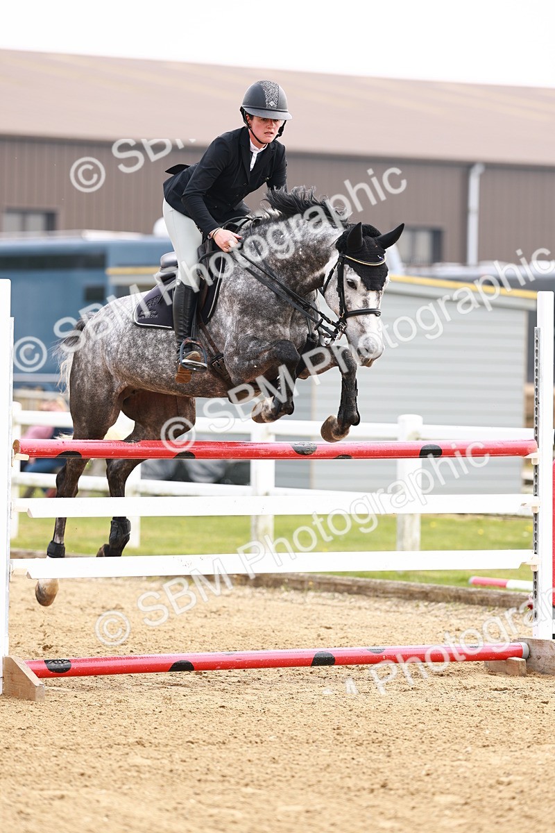  - Class 19 - Senior Foxhunter - 1.20m