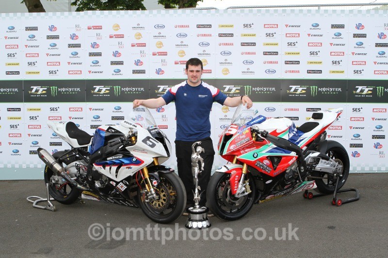 TT148820 - Senior TT Podium