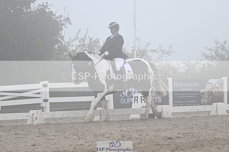 250907-150132-09009 - 106-Lucy.HamblettGalliano.Gold.Dust