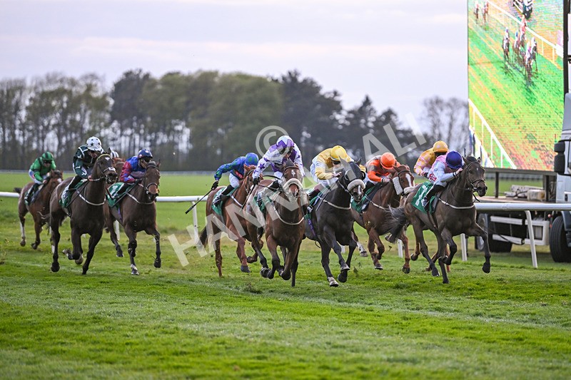 220425-Race 8-Dumfries-9610 - Race 8