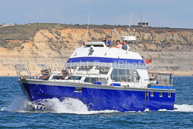 170902 BLUE HORIZON 1Y3A0138 - Flybridge Cruisers
