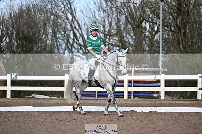 241214-111823-01367 - 105-Janine.Paterson-Machas.Grey