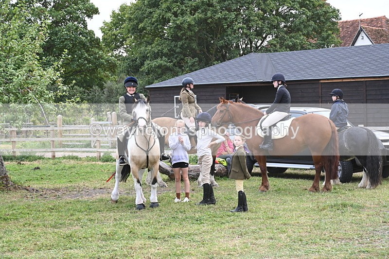 WJ6_3019 - Berks & Bucks - The Old farmhouse - Hound Exercise 20-08-25