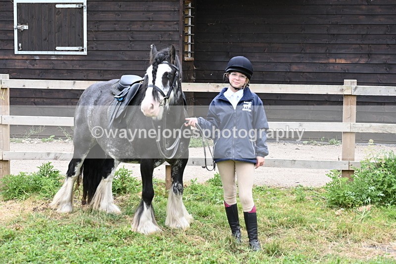 WJ6_2896 - Berks & Bucks - The Old farmhouse - Hound Exercise 20-08-25