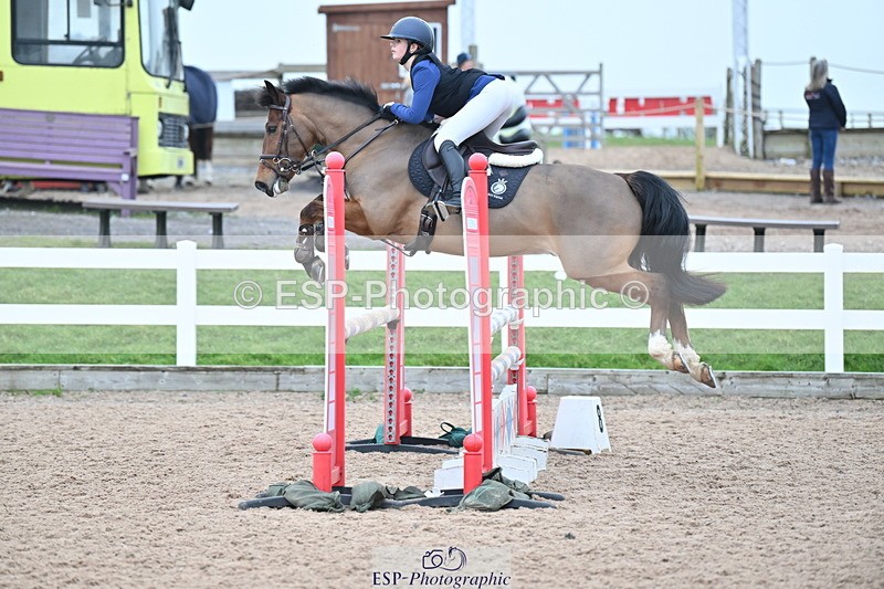 240128A-122929-00875 - Cls 4 Pony Newcomers and 1m Open
