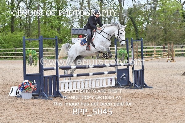BPP_5045 - CLASS 24 SUN Senior BritiNovice/ 90cm Open