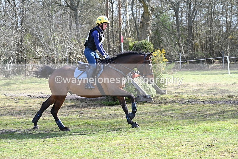 WJ7_0114 - Time 10:13 to 10:38 Times at the Fence