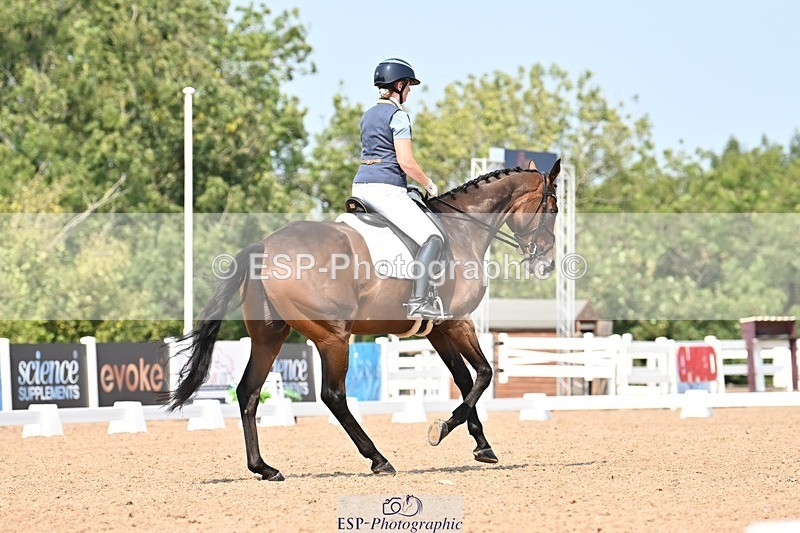 250816-131423-04620 - 092-Nikki.HandHigher.Ground