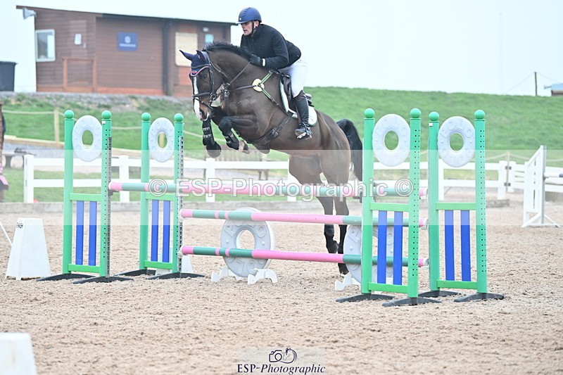 240113A-125318-02069 - Cls 12 Newcomers and 1.10m Open