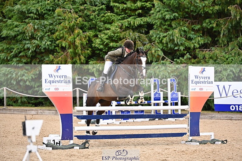 250802A-143415-05927 - F-272-Gemma.Wells-COMBE.BREEZE