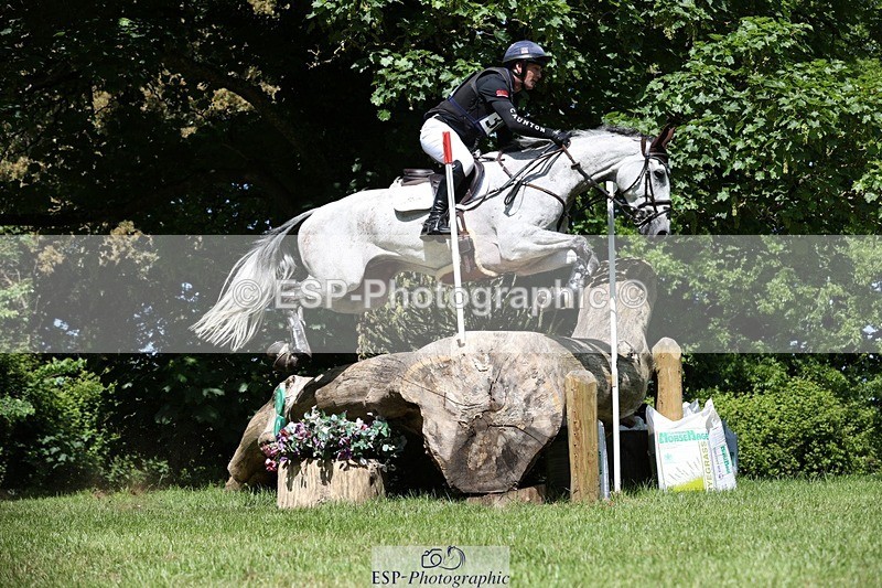 230527-110736-08939 - 302-EN_TARO_DES_VERNIER-Oliver_Townend-XC