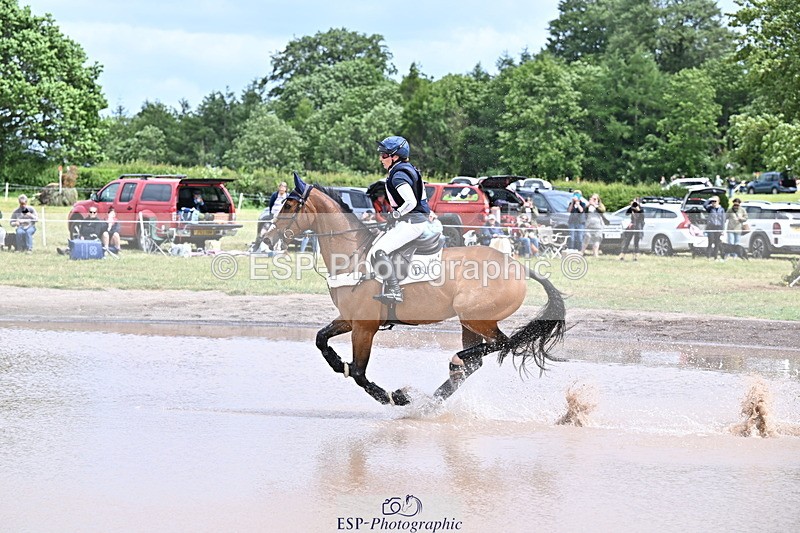 250525A-142734-16484 - D-468-Laura.Collett-LONDON.52