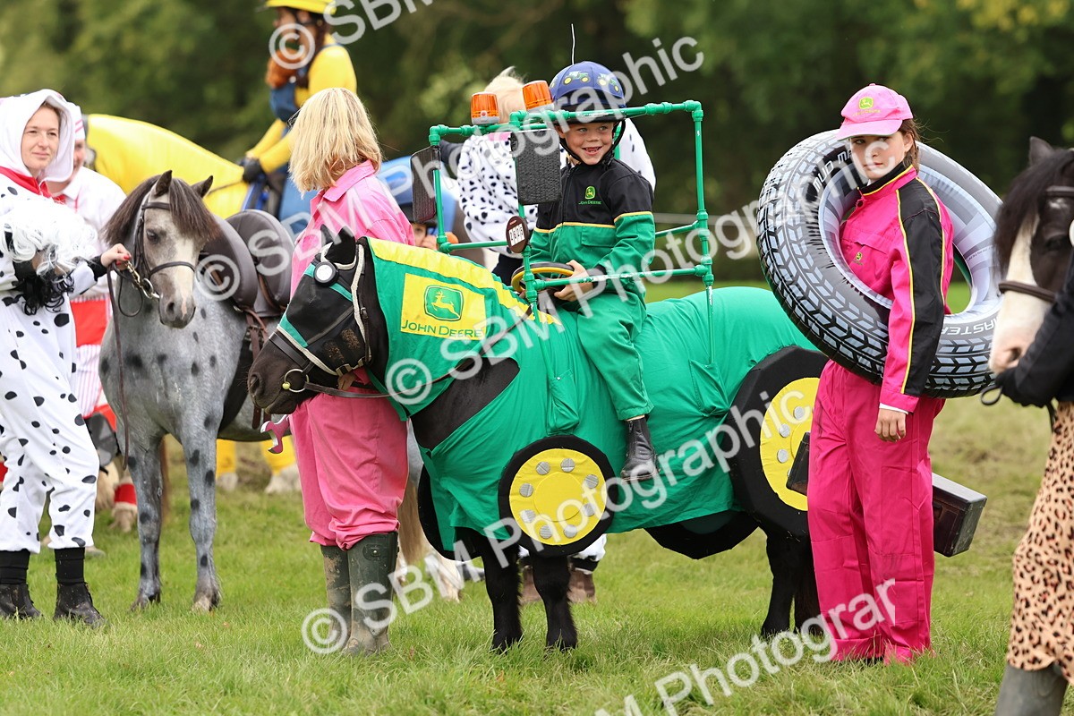SBM_61682 - S37a - Fancy Dress Showing
