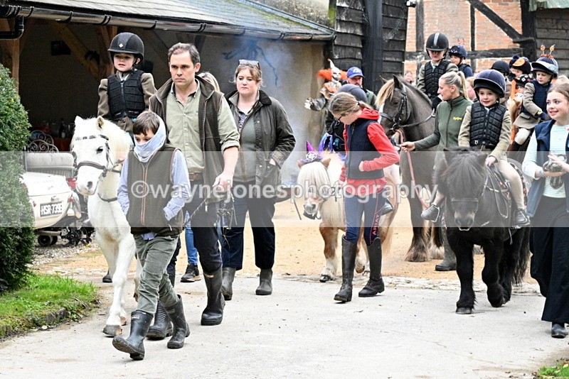 WJ7_6327 - Berks & Bucks - Children's Meet - The Old Farmhouse – Steventon.