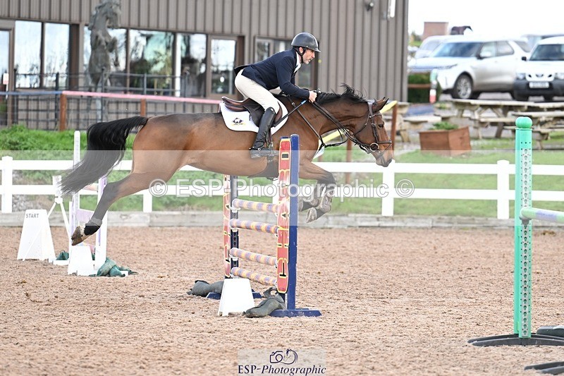 251022-125308-00445 - Cls 4 Snr Newcomers 1.10m