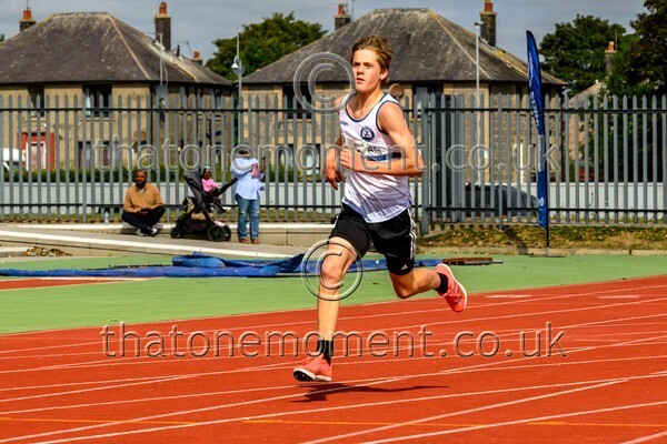 Age25SAT-915476 - Track Male