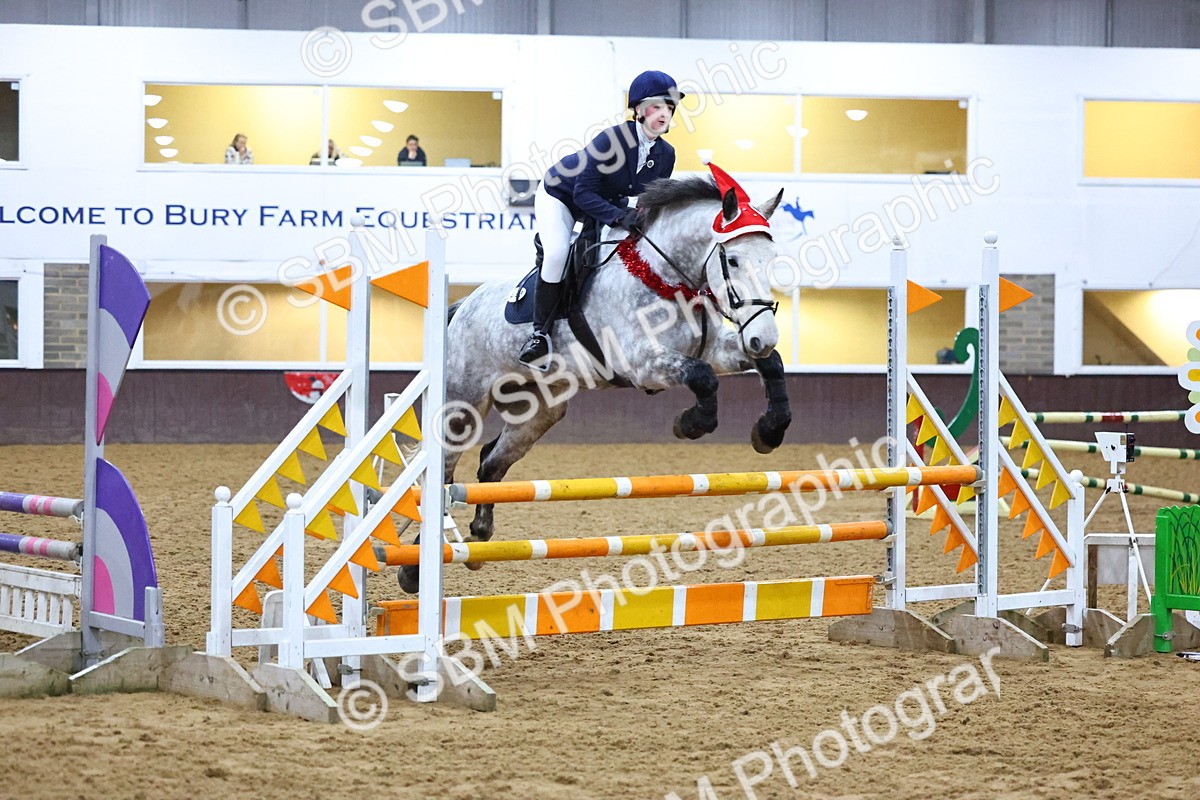 SBM_002803 - Class 6 - Holly & Ivy Stakes - 90cm