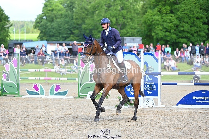 240526-100049-19821 - 301-CAMOUFLAGE-Alexander_Bragg