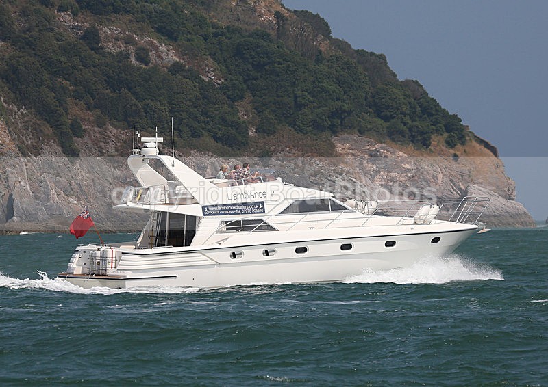 130721 LAMBIENCE WT7A0719 - Flybridge Cruisers