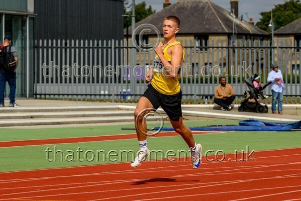 Age25SAT-915455 - Track Male