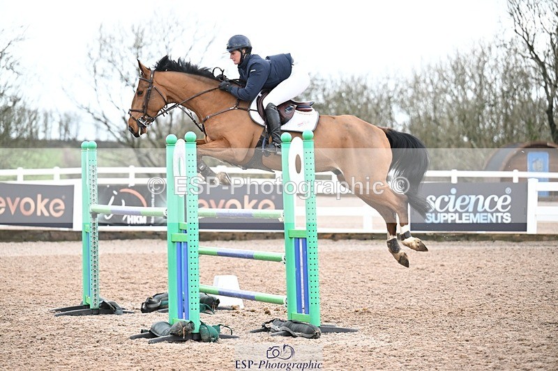 251206-132458-01090 - Cls 13 Snr Foxhunter and 1.20m