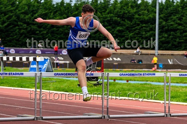 Age26 SAT-916900 - Track Male Set Two