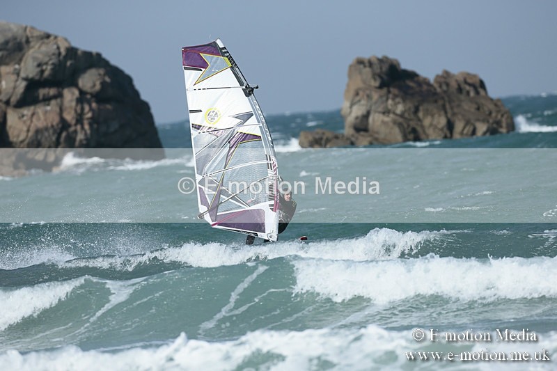 WS 020413-98 - Windsurfing