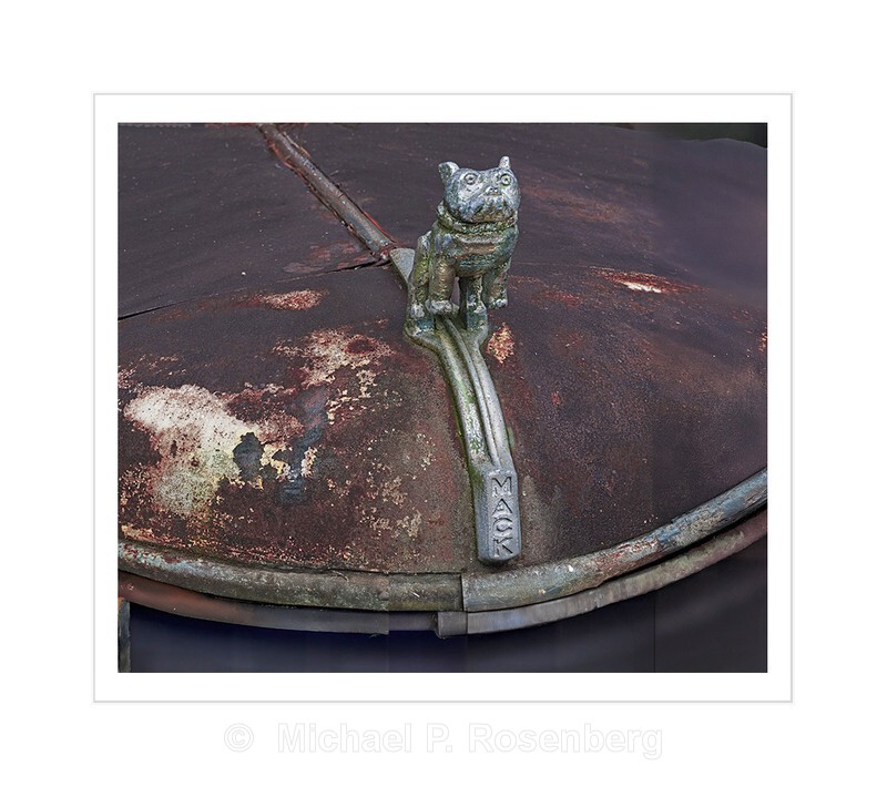Mack The Bull Dog (Sitting Up): Autographica Series - AUTOGRAPHICA: Faded Glory