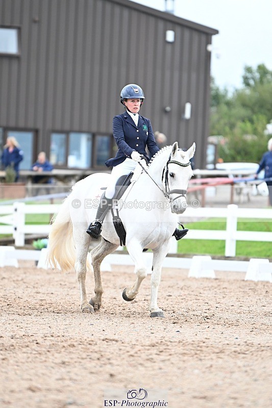 250907-124010-08390 - 067-Laura.PercyConobola.Cascade