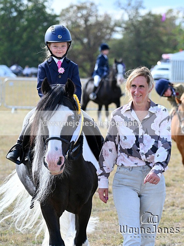 WJ7_0023 - Kellie and Nancy at Swallowfield 31-08-26